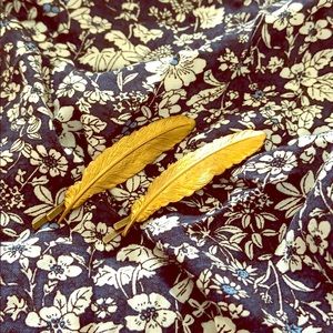Gold feather hair pins